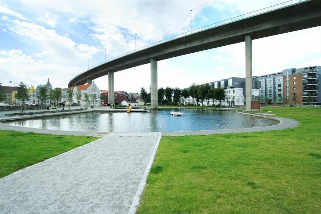 Spacious Waterfront Apartment With Free Parking - Upgraded 2024 Stavanger Eksteriør billede